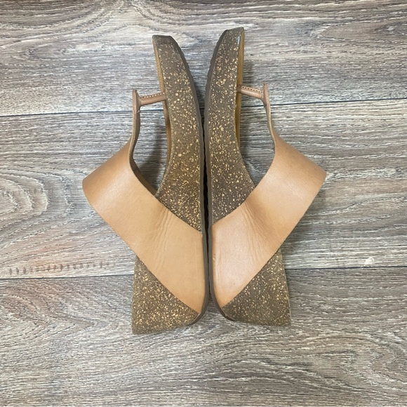 CLARKS ARTISIAN LADIES TERMIRA WEST LEATHER CAMEL THONG WEDGE SANDALS SIZE 10 - Picture 8 of 11